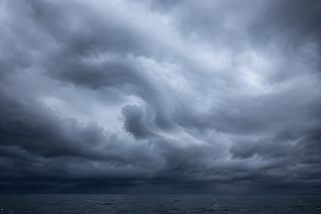 2つの台風が近づくと、どうなる？